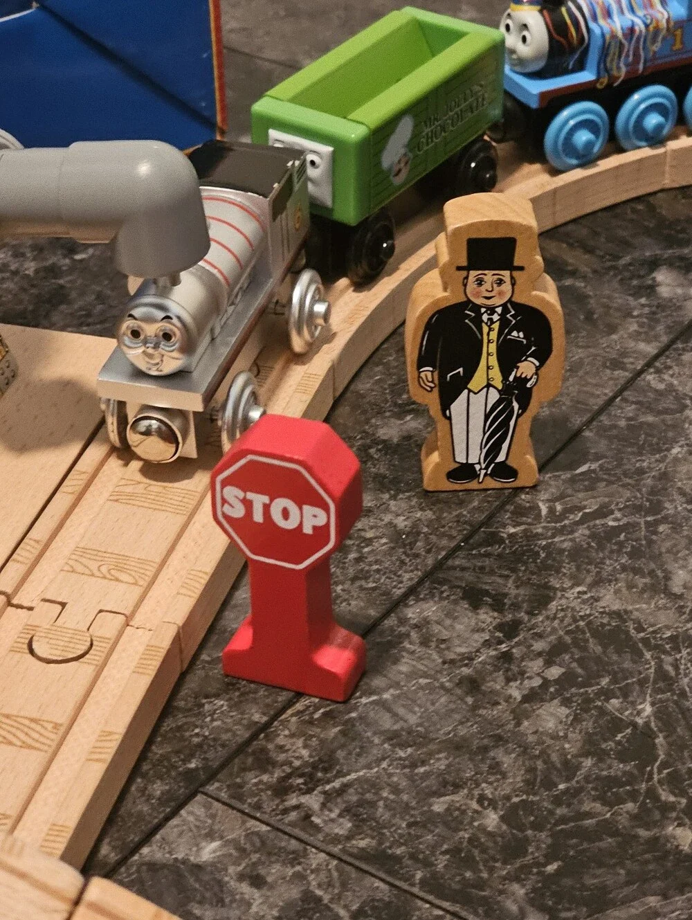 VTG Thomas Wooden Railway Water Tower Figure 8 Set Learning Curve Extra Friends